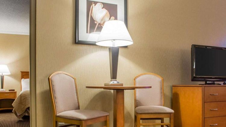 Clarion Hotel & Suites Riverfront Suite