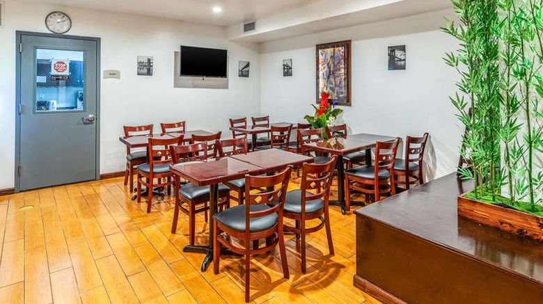 <b>Quality Inn near Sunset Park Restaurant</b>. Images powered by <a href="https://iceportal.shijigroup.com/" title="IcePortal" target="_blank">IcePortal</a>.
