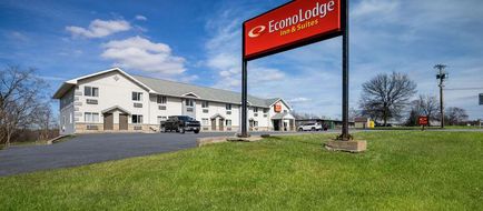 Econo Lodge Inn/Suites Canandaigua Motel Exterior