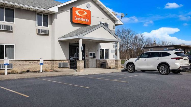 Econo Lodge Inn/Suites Canandaigua Motel Exterior