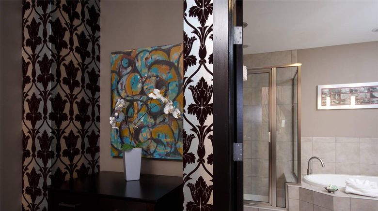 <b>The Giacomo, an Ascend Hotel Room</b>. Images powered by <a href="https://iceportal.shijigroup.com/" title="IcePortal" target="_blank">IcePortal</a>.