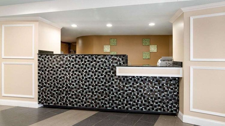 Rodeway Inn Syracuse Carrier Circle Lobby