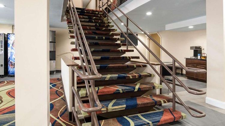 Rodeway Inn Syracuse Carrier Circle Lobby