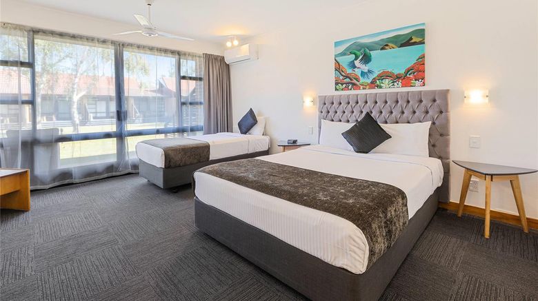 <b>Quality Hotel Lincoln Green Room</b>. Images powered by <a href="https://iceportal.shijigroup.com/" title="IcePortal" target="_blank">IcePortal</a>.