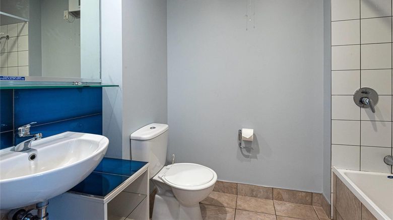 <b>Quality Hotel Oceans Tutukaka Room</b>. Images powered by <a href="https://iceportal.shijigroup.com/" title="IcePortal" target="_blank">IcePortal</a>.