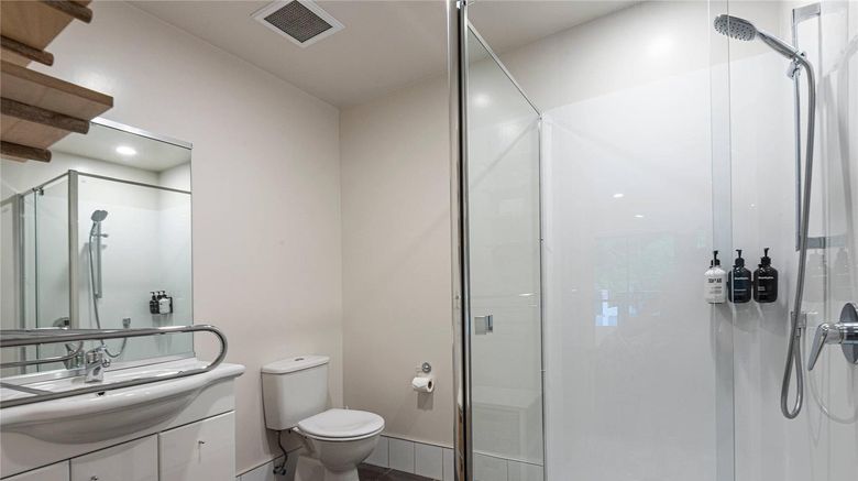 <b>Quality Hotel Oceans Tutukaka Room</b>. Images powered by <a href="https://iceportal.shijigroup.com/" title="IcePortal" target="_blank">IcePortal</a>.