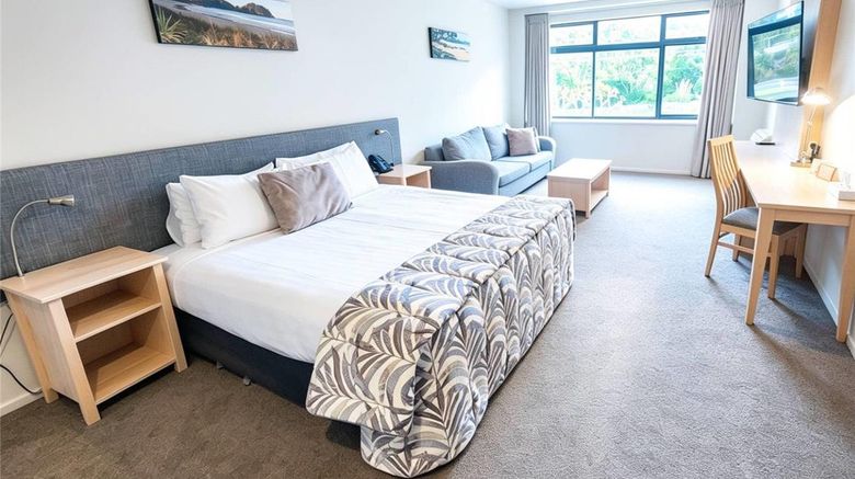 <b>Quality Hotel Oceans Tutukaka Room</b>. Images powered by <a href="https://iceportal.shijigroup.com/" title="IcePortal" target="_blank">IcePortal</a>.