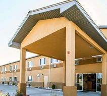 Quality Inn Exterior