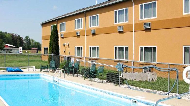 <b>Quality Inn Pool</b>. Images powered by <a href="https://iceportal.shijigroup.com/" title="IcePortal" target="_blank">IcePortal</a>.