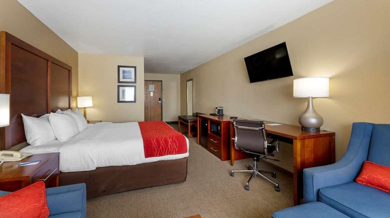 <b>Comfort Inn at River's Edge Room</b>. Images powered by <a href="https://iceportal.shijigroup.com/" title="IcePortal" target="_blank">IcePortal</a>.
