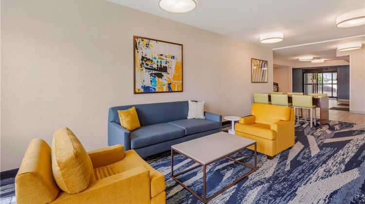 Comfort Inn at River's Edge Lobby