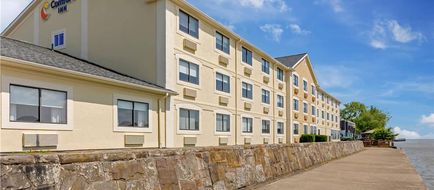 Comfort Inn at River's Edge Exterior
