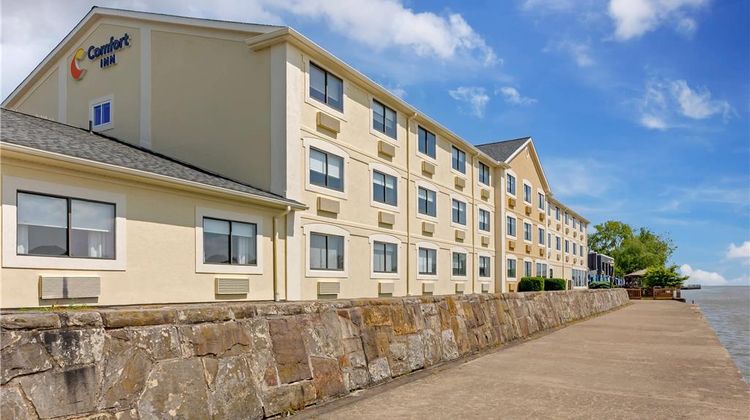 Comfort Inn at River's Edge Exterior