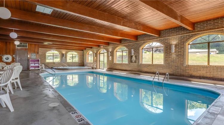 Comfort Inn Millersburg Pool
