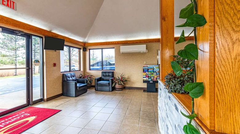 <b>Econo Lodge Lobby</b>. Images powered by <a href="https://iceportal.shijigroup.com/" title="IcePortal" target="_blank">IcePortal</a>.