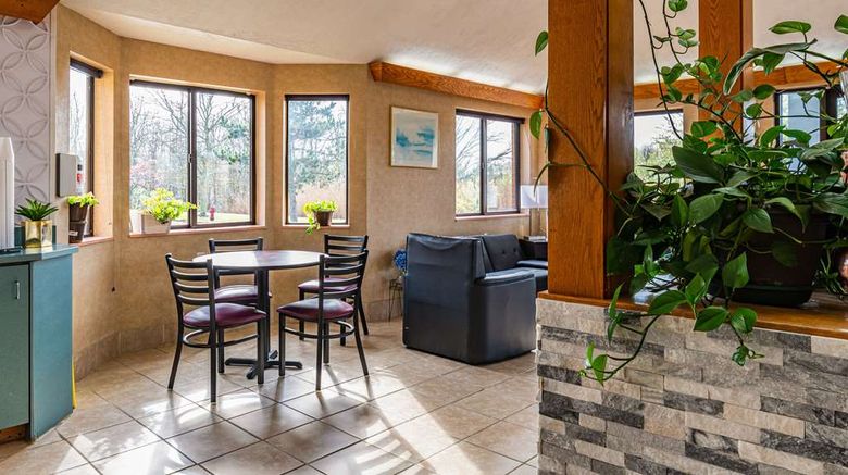 <b>Econo Lodge Lobby</b>. Images powered by <a href="https://iceportal.shijigroup.com/" title="IcePortal" target="_blank">IcePortal</a>.