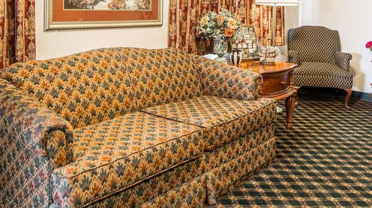 Howard Johnson by Wyndham Montpelier Lobby