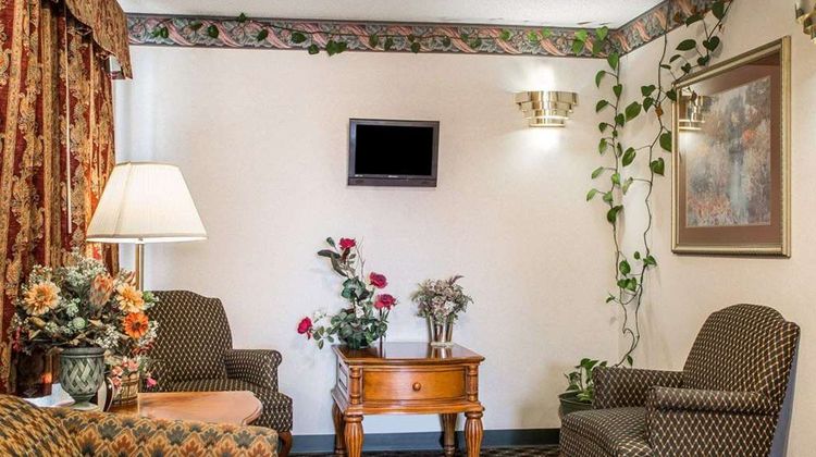 Howard Johnson by Wyndham Montpelier Lobby