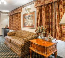 Howard Johnson by Wyndham Montpelier Lobby