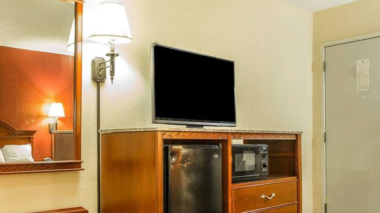 Howard Johnson by Wyndham Montpelier Room