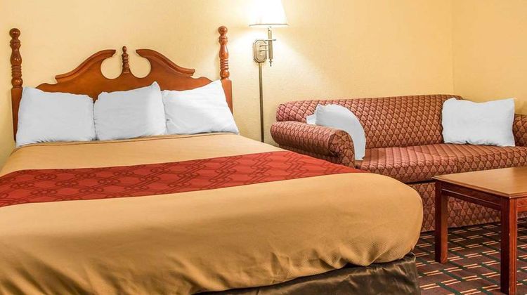 Howard Johnson by Wyndham Montpelier Suite