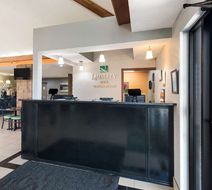 Quality Inn-Upper Sandusky Lobby