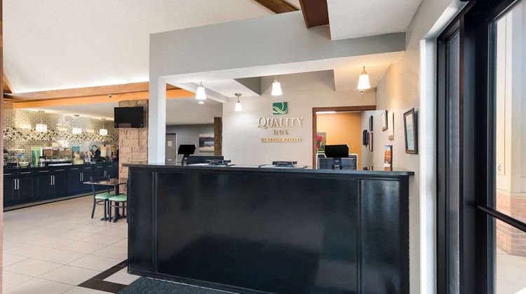 Quality Inn-Upper Sandusky Lobby
