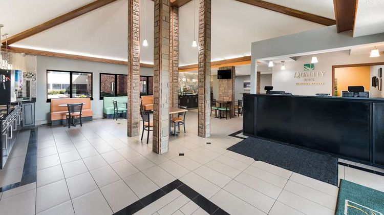 Quality Inn-Upper Sandusky Lobby