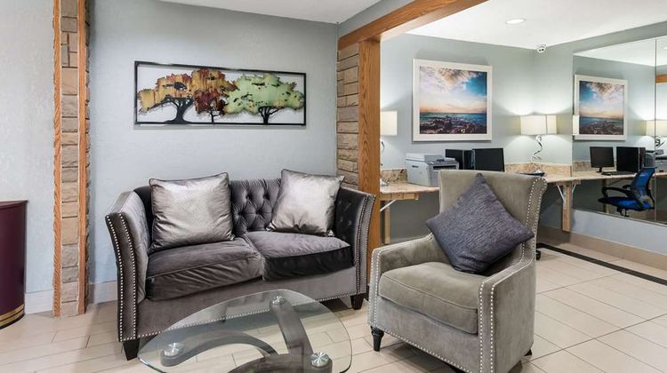 Quality Inn-Upper Sandusky Lobby
