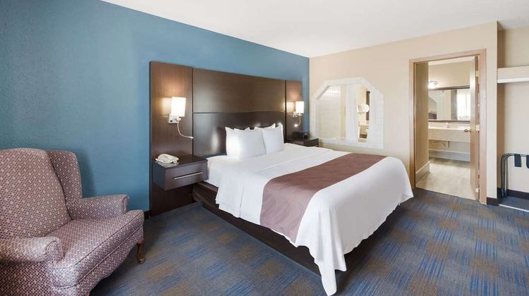 Quality Inn-Upper Sandusky Suite