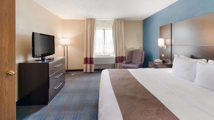 Quality Inn-Upper Sandusky Suite
