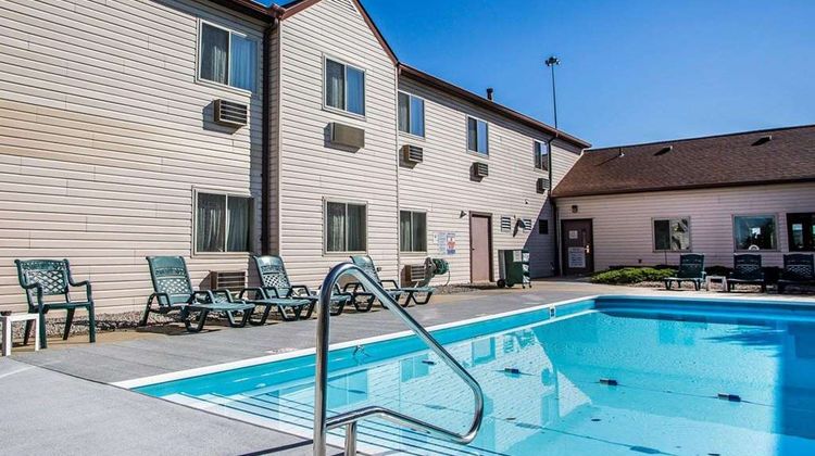 Quality Inn Sidney Pool