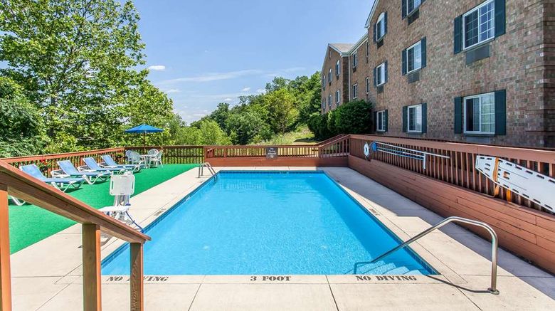 <b>Comfort Inn Independence Pool</b>. Images powered by <a href="https://iceportal.shijigroup.com/" title="IcePortal" target="_blank">IcePortal</a>.