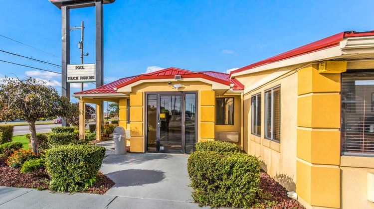 Econo Lodge Exterior