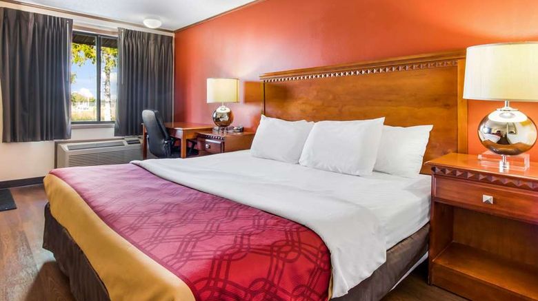 <b>Econo Lodge Room</b>. Images powered by <a href="https://iceportal.shijigroup.com/" title="IcePortal" target="_blank">IcePortal</a>.
