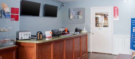 Econo Lodge Lobby