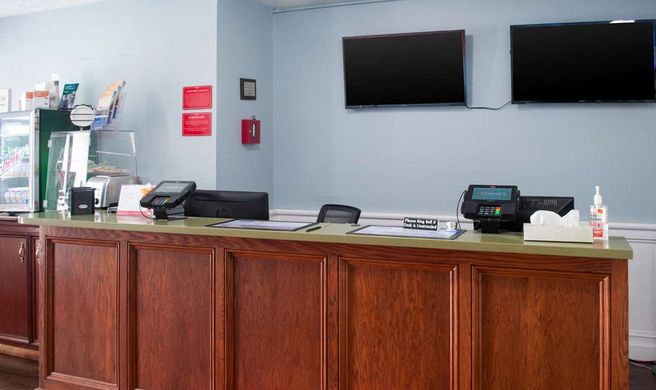 Econo Lodge Lobby