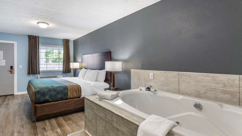 <b>Econo Lodge Room</b>. Images powered by <a href="https://iceportal.shijigroup.com/" title="IcePortal" target="_blank">IcePortal</a>.