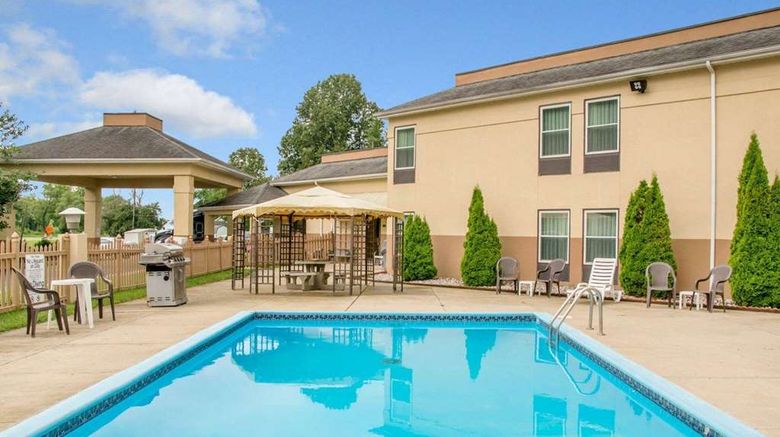 <b>Comfort Inn Piketon Pool</b>. Images powered by <a href="https://iceportal.shijigroup.com/" title="IcePortal" target="_blank">IcePortal</a>.