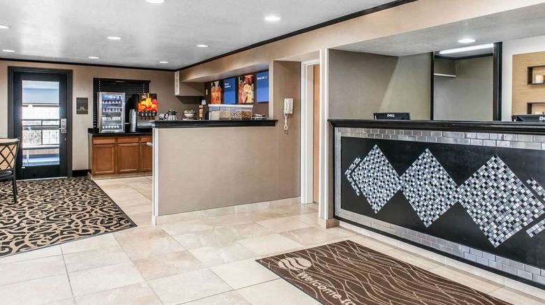 <b>Quality Inn Defiance Lobby</b>. Images powered by <a href="https://iceportal.shijigroup.com/" title="IcePortal" target="_blank">IcePortal</a>.