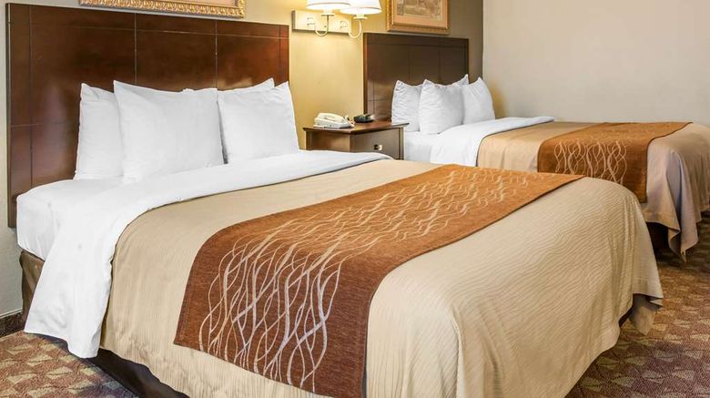 <b>Quality Inn Defiance Room</b>. Images powered by <a href="https://iceportal.shijigroup.com/" title="IcePortal" target="_blank">IcePortal</a>.