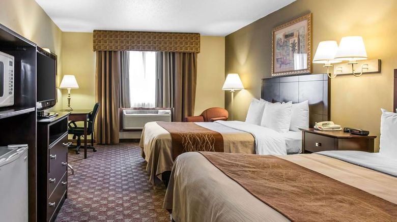 <b>Quality Inn Defiance Room</b>. Images powered by <a href="https://iceportal.shijigroup.com/" title="IcePortal" target="_blank">IcePortal</a>.