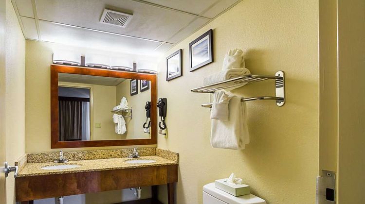 Comfort Inn Cleveland Downtown Room