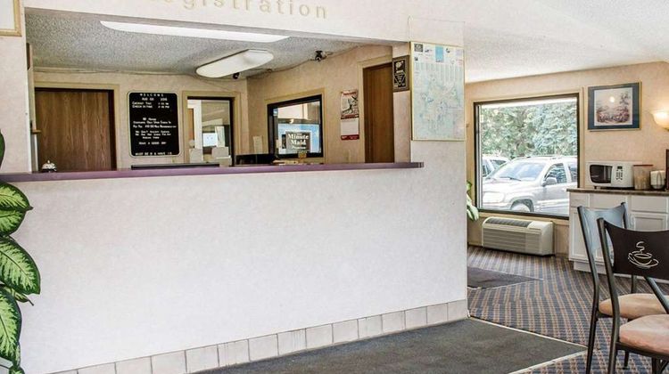 Rodeway Inn Findlay University Area Lobby
