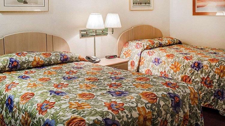 Rodeway Inn Findlay University Area Room