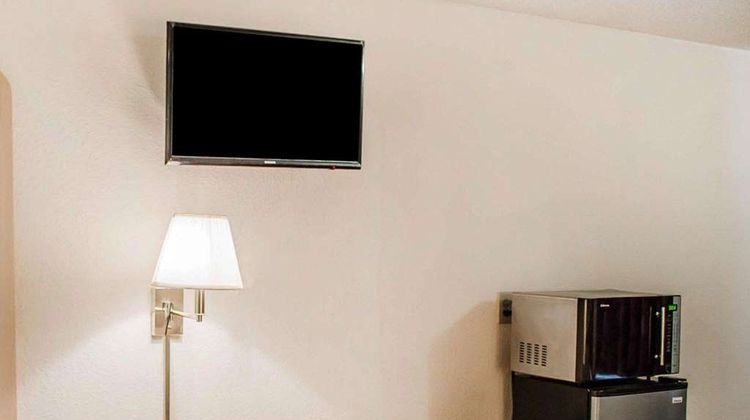 Rodeway Inn Findlay University Area Room