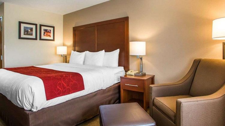 Comfort Suites Room