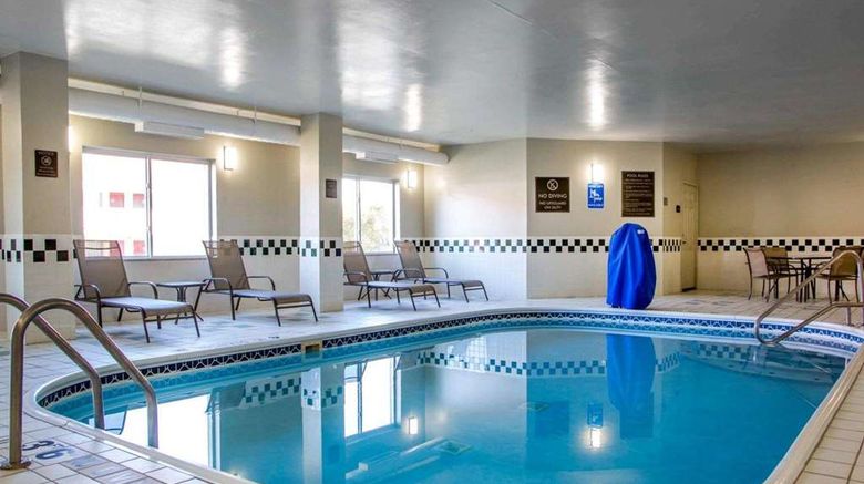 <b>Comfort Suites Pool</b>. Images powered by <a href="https://iceportal.shijigroup.com/" title="IcePortal" target="_blank">IcePortal</a>.