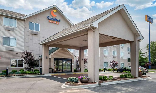 Comfort Suites Exterior