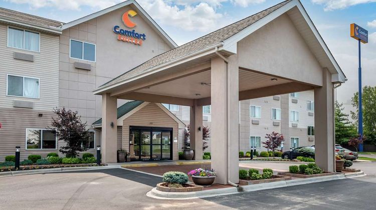 Comfort Suites Exterior
